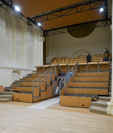 mai-juin installation gradins-escamotables
